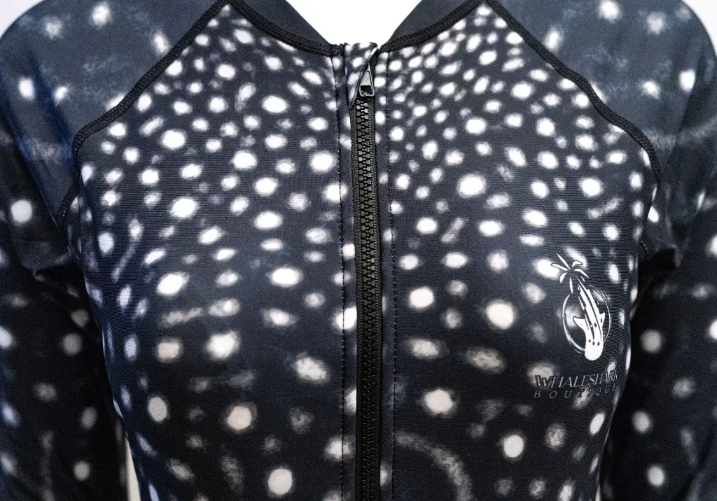 Whale shark print - Womens rash guard - zipper details.webp